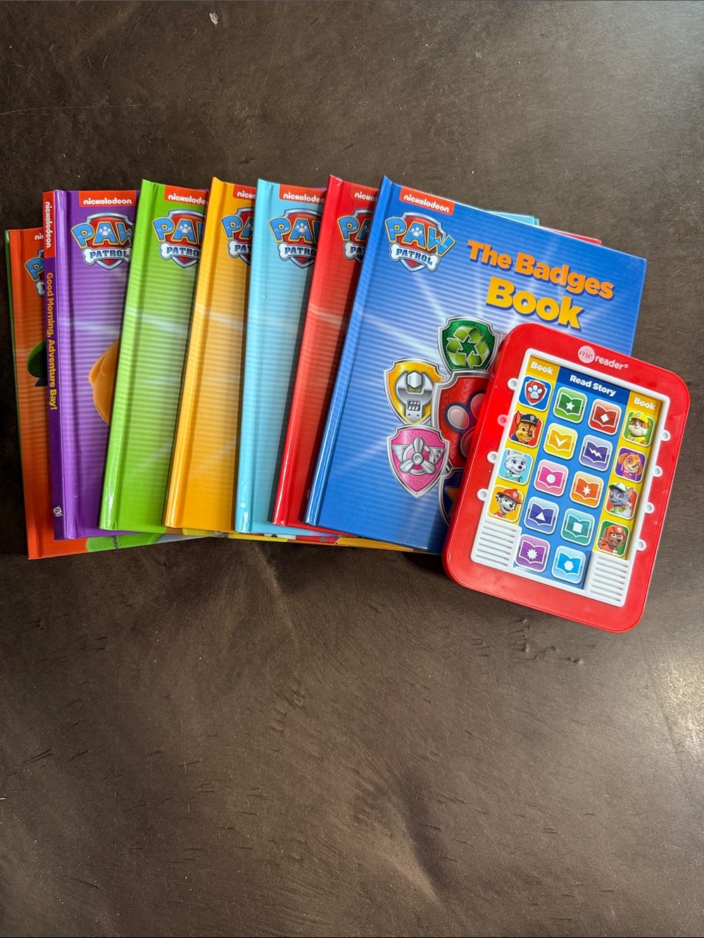 Paw Patrol The Badges Book + Activity Set - Multicolor
